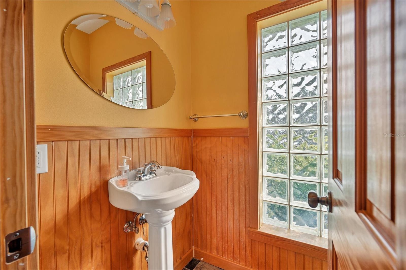 Image 24 of 45 For 416 Sunset Drive