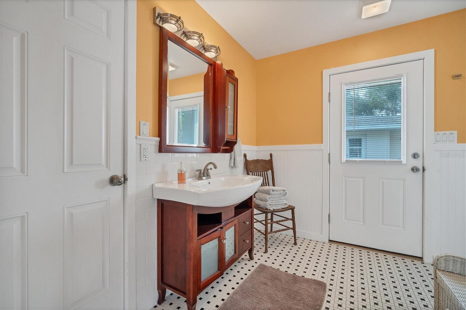 Image 25 of 45 For 416 Sunset Drive