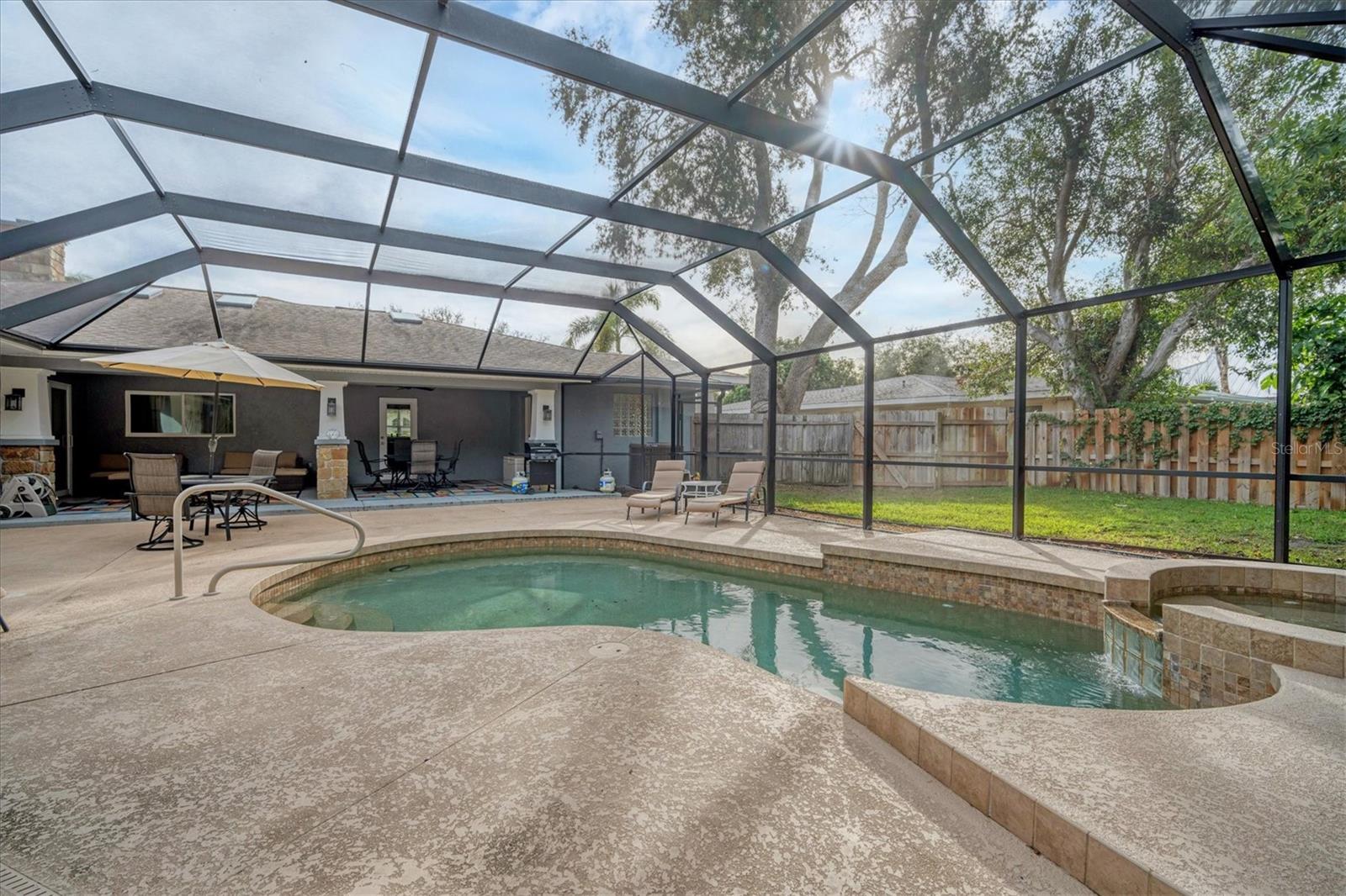 Image 30 of 45 For 416 Sunset Drive