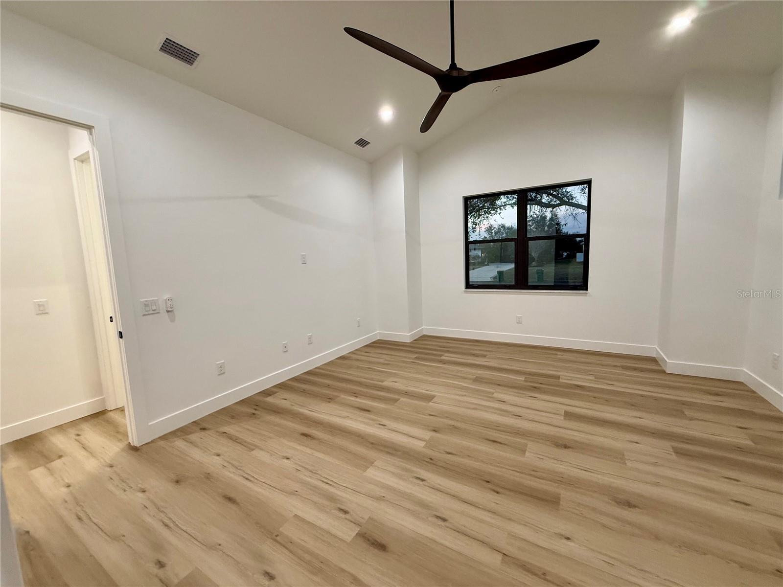 Image 18 of 50 For 520 Woodstork Lane