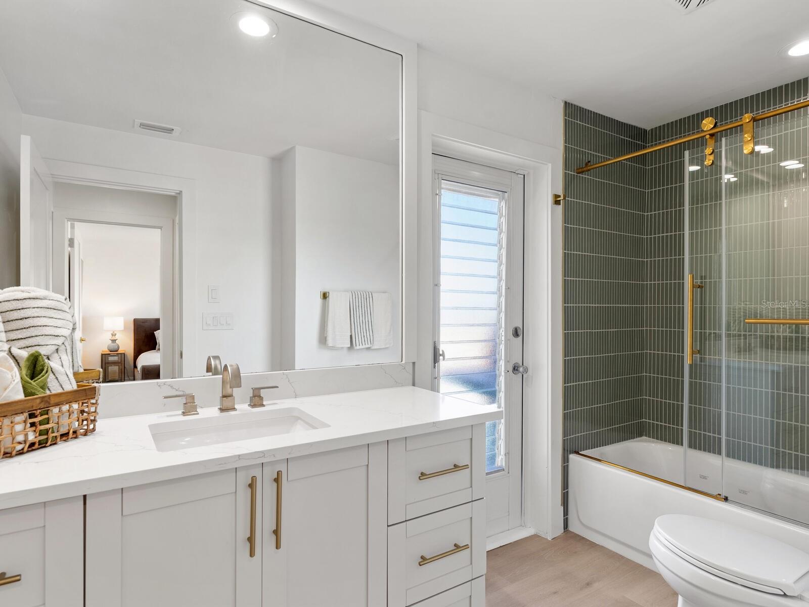 Image 17 of 33 For 3743 Casey Key Road