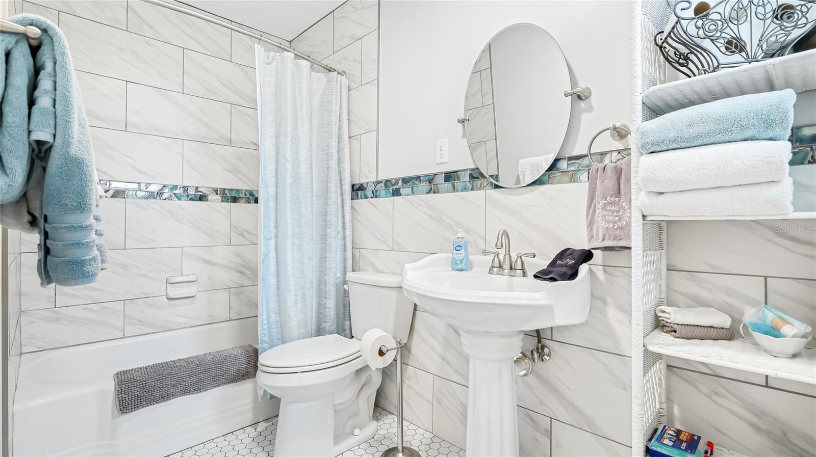 Image 19 of 33 For 112 16th Street W