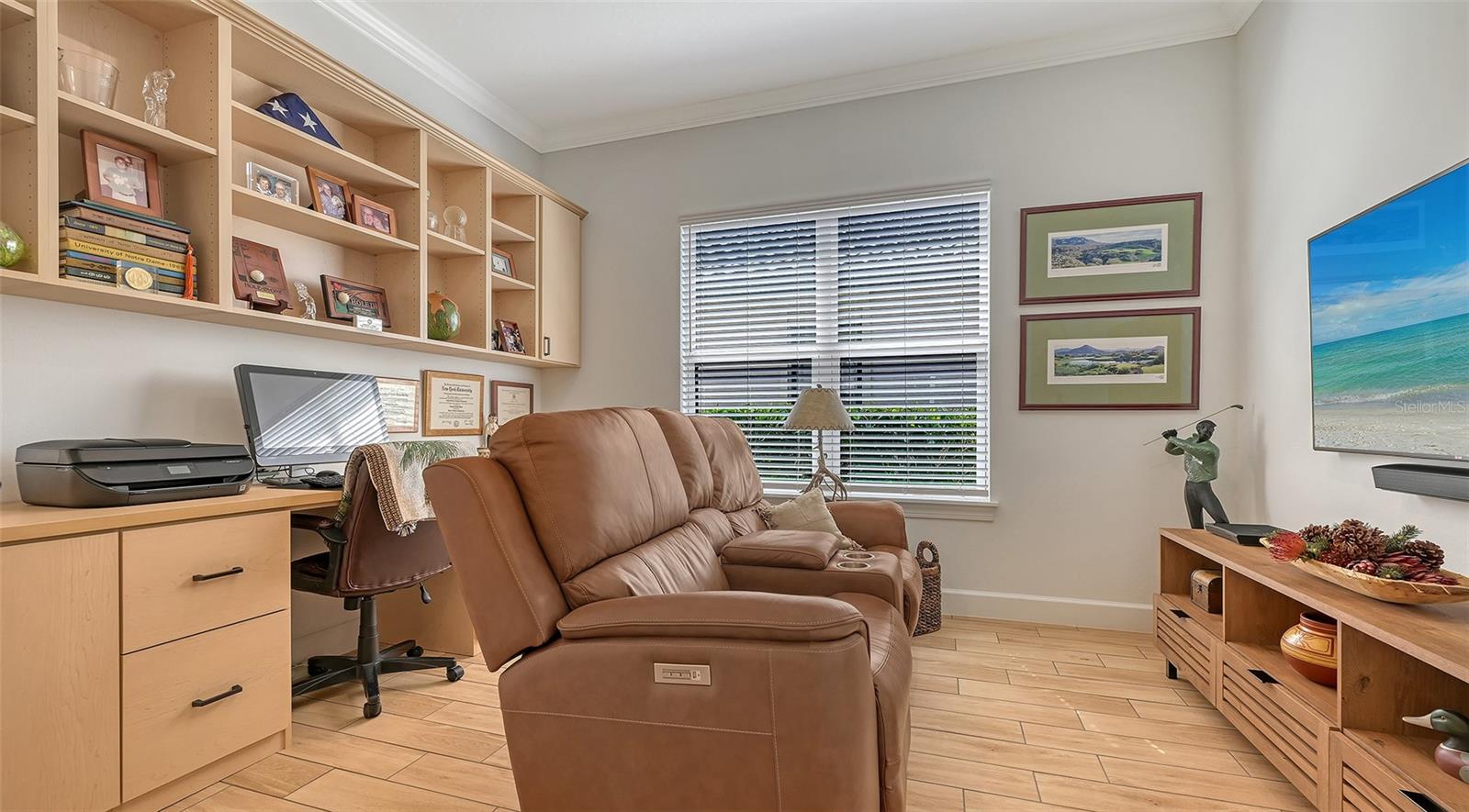 Image 32 of 75 For 4719 Cassio Court