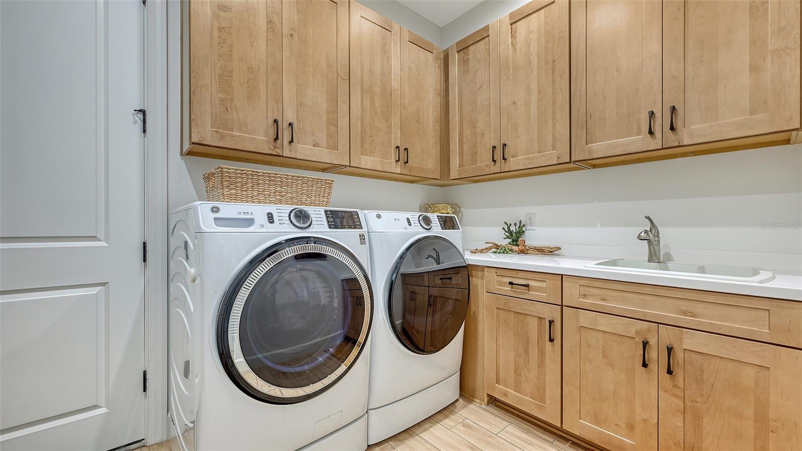 Image 34 of 75 For 4719 Cassio Court