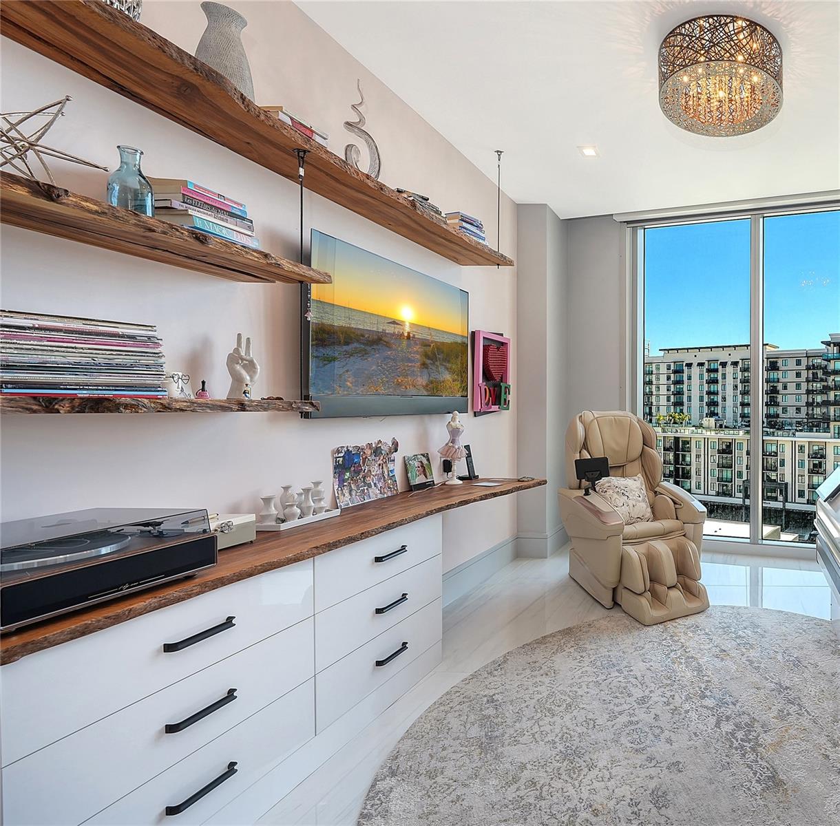 Image 42 of 59 For 401 Quay Commons 805