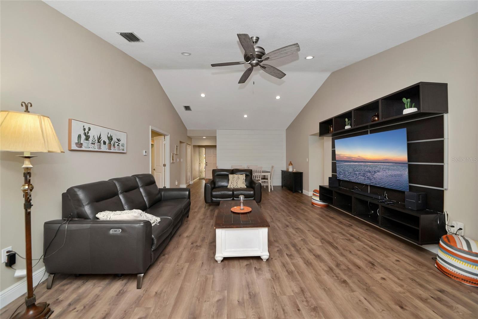 Image 12 of 51 For 4689 Oak Forest Drive E 1