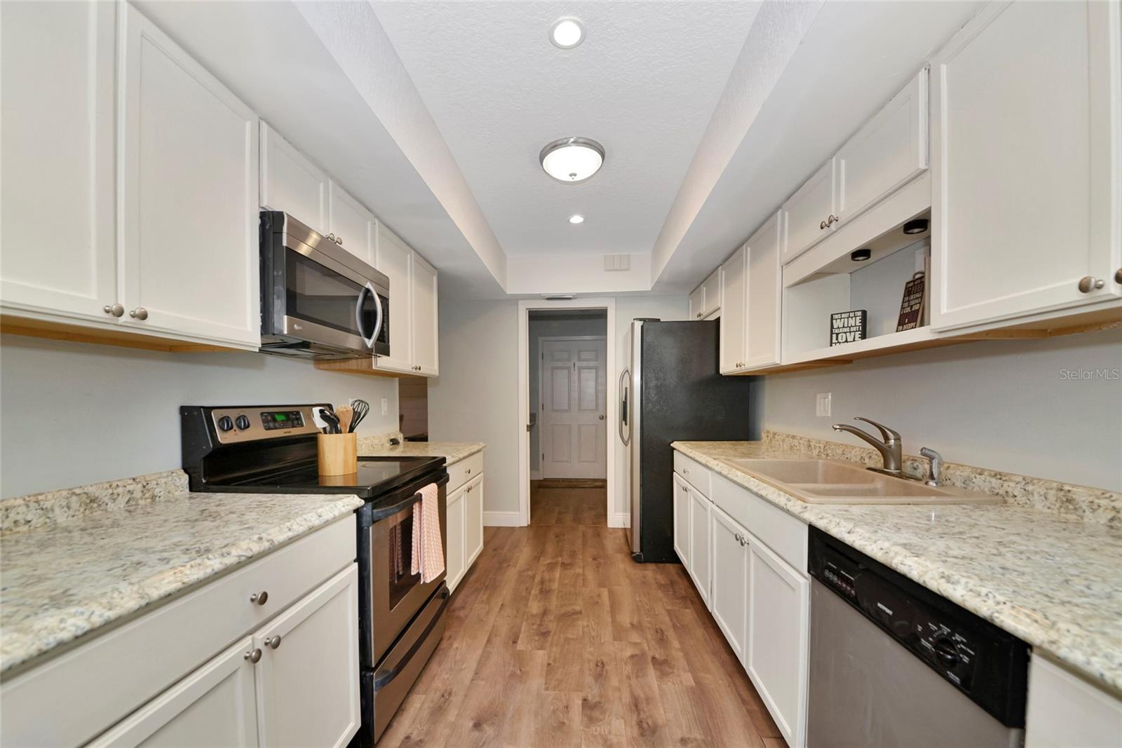 Image 14 of 51 For 4689 Oak Forest Drive E 1