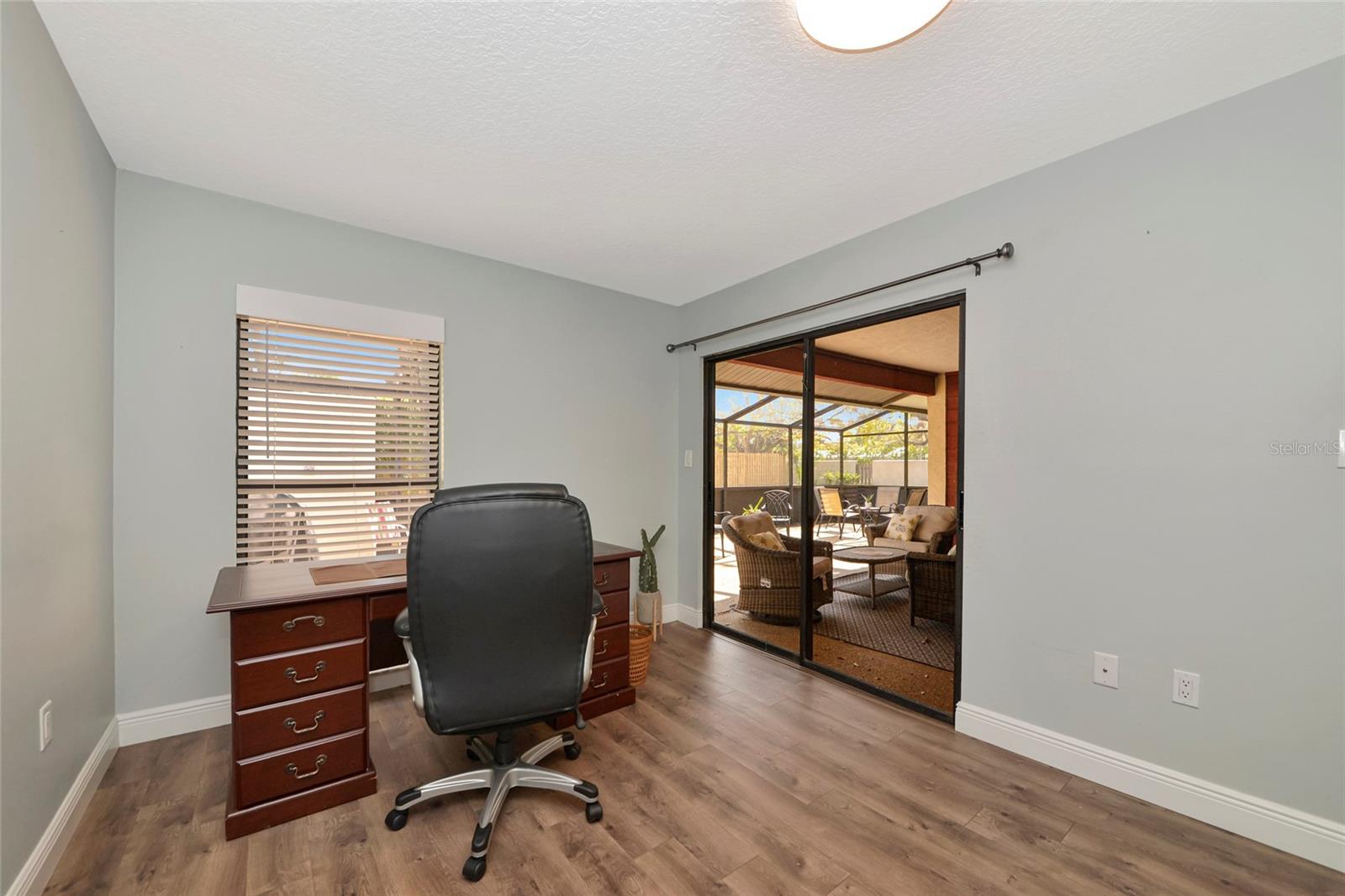 Image 19 of 51 For 4689 Oak Forest Drive E 1