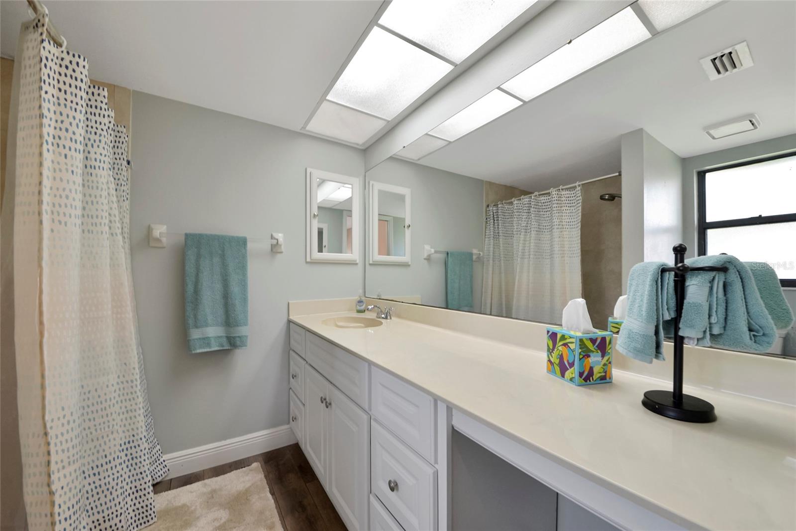 Image 25 of 51 For 4689 Oak Forest Drive E 1