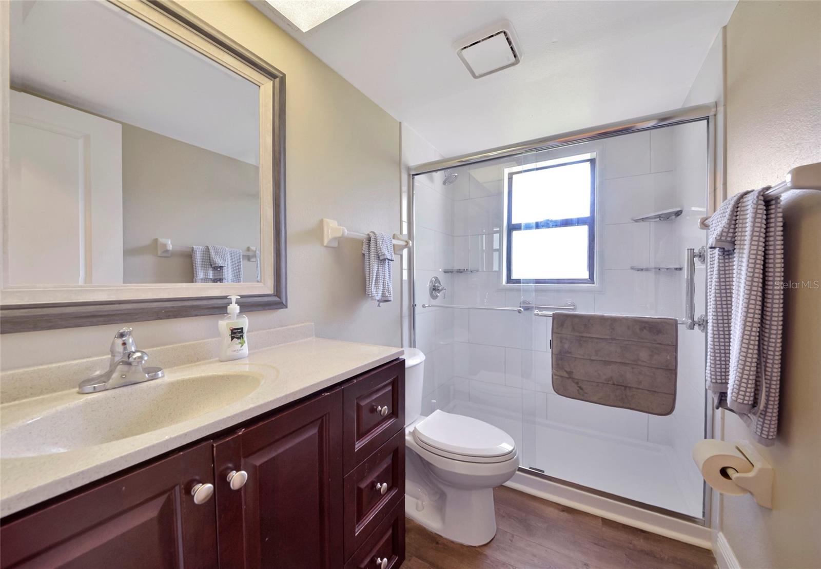 Image 32 of 51 For 4689 Oak Forest Drive E 1