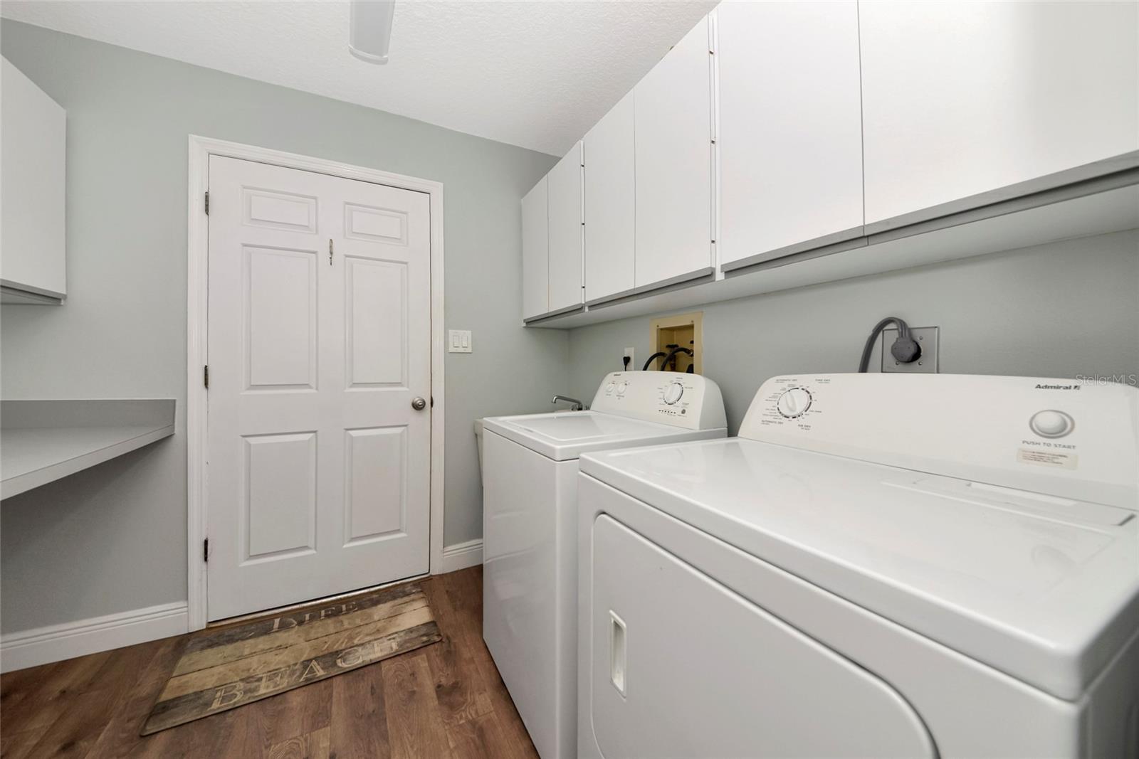 Image 33 of 51 For 4689 Oak Forest Drive E 1