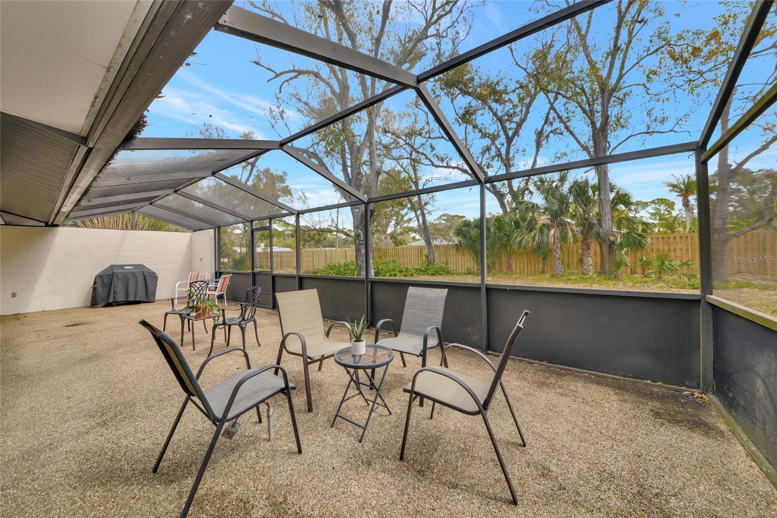 Image 36 of 51 For 4689 Oak Forest Drive E 1