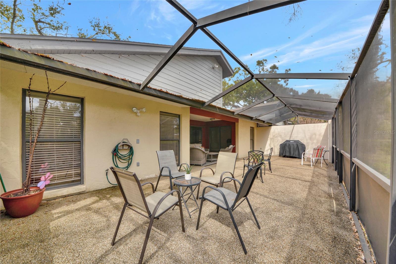 Image 37 of 51 For 4689 Oak Forest Drive E 1