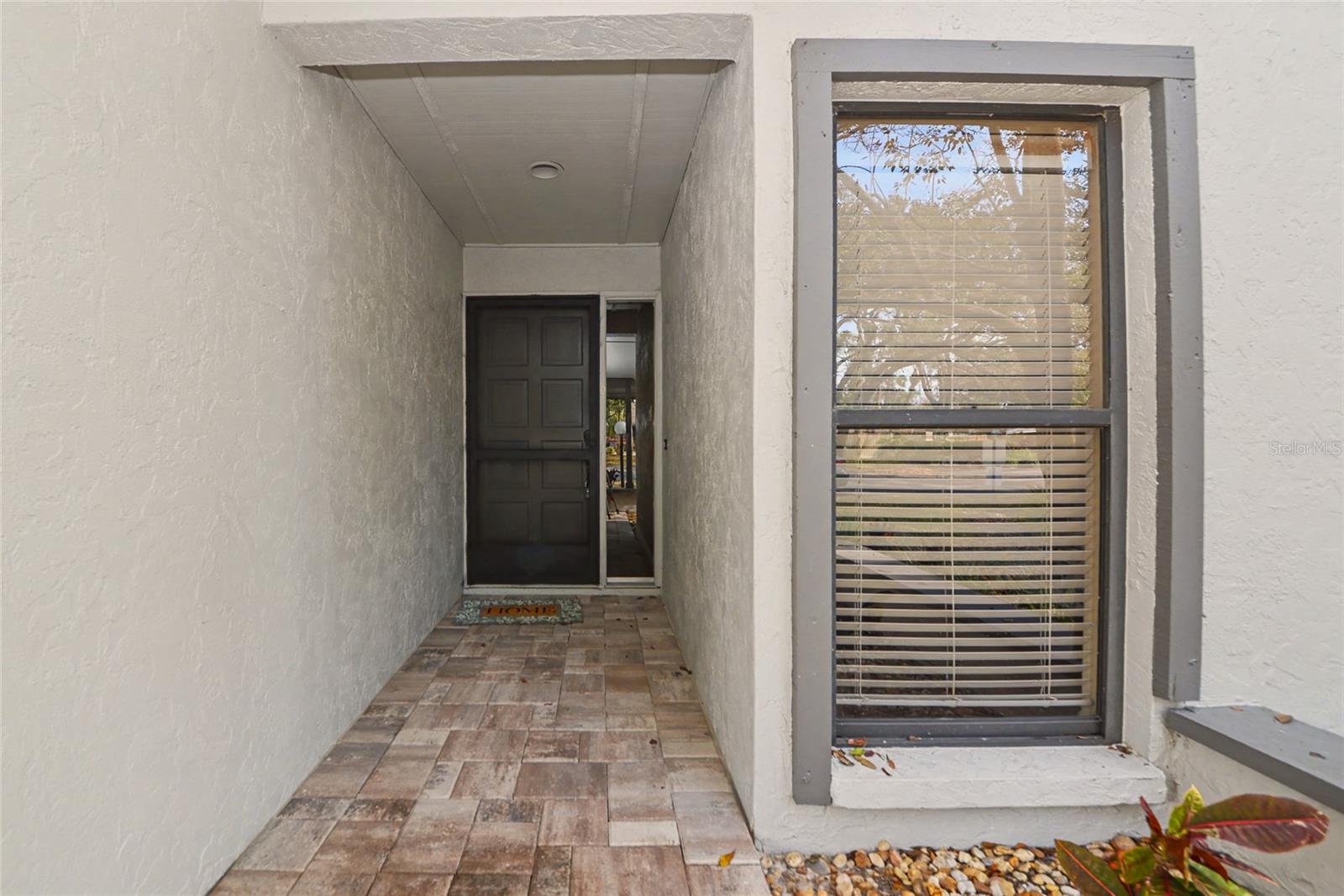 Image 4 of 51 For 4689 Oak Forest Drive E 1