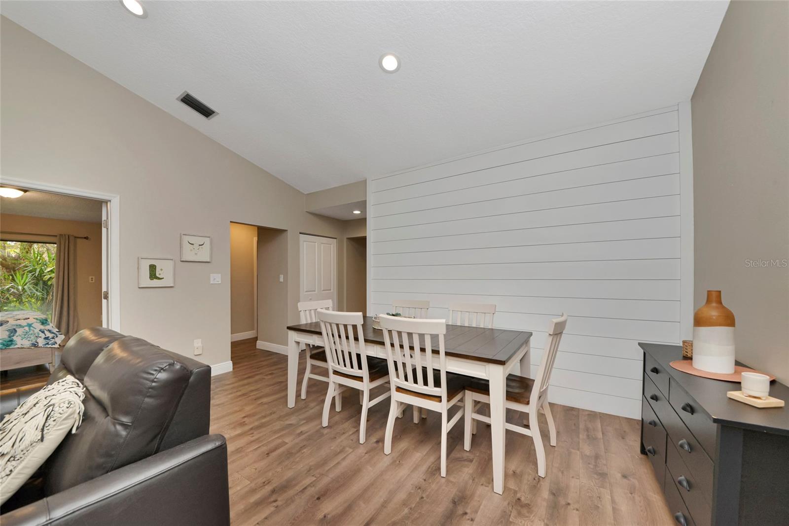 Image 6 of 51 For 4689 Oak Forest Drive E 1