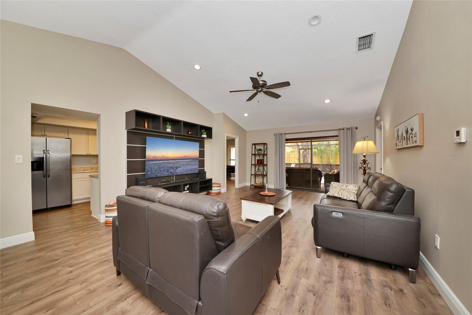 Image 9 of 51 For 4689 Oak Forest Drive E 1