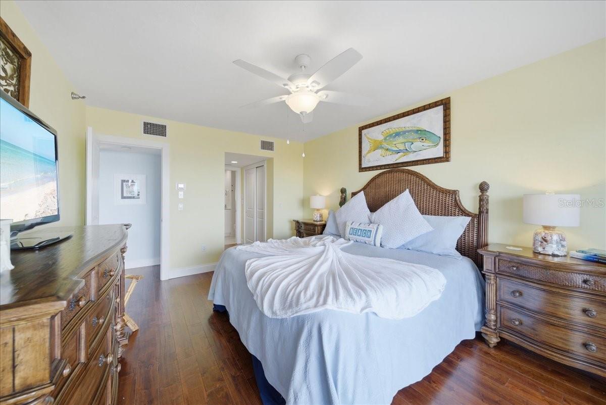 Image 35 of 76 For 7466 Palm Island Drive 2922