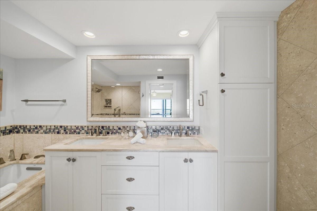 Image 39 of 76 For 7466 Palm Island Drive 2922