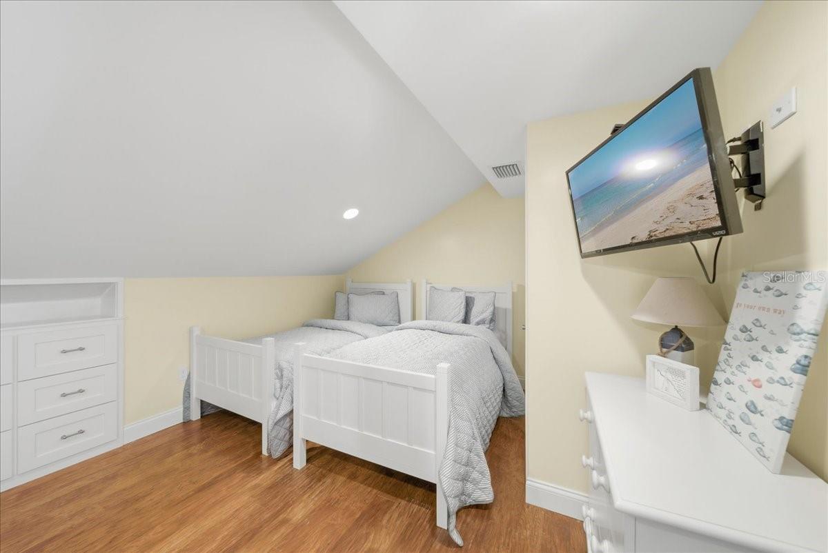 Image 60 of 76 For 7466 Palm Island Drive 2922