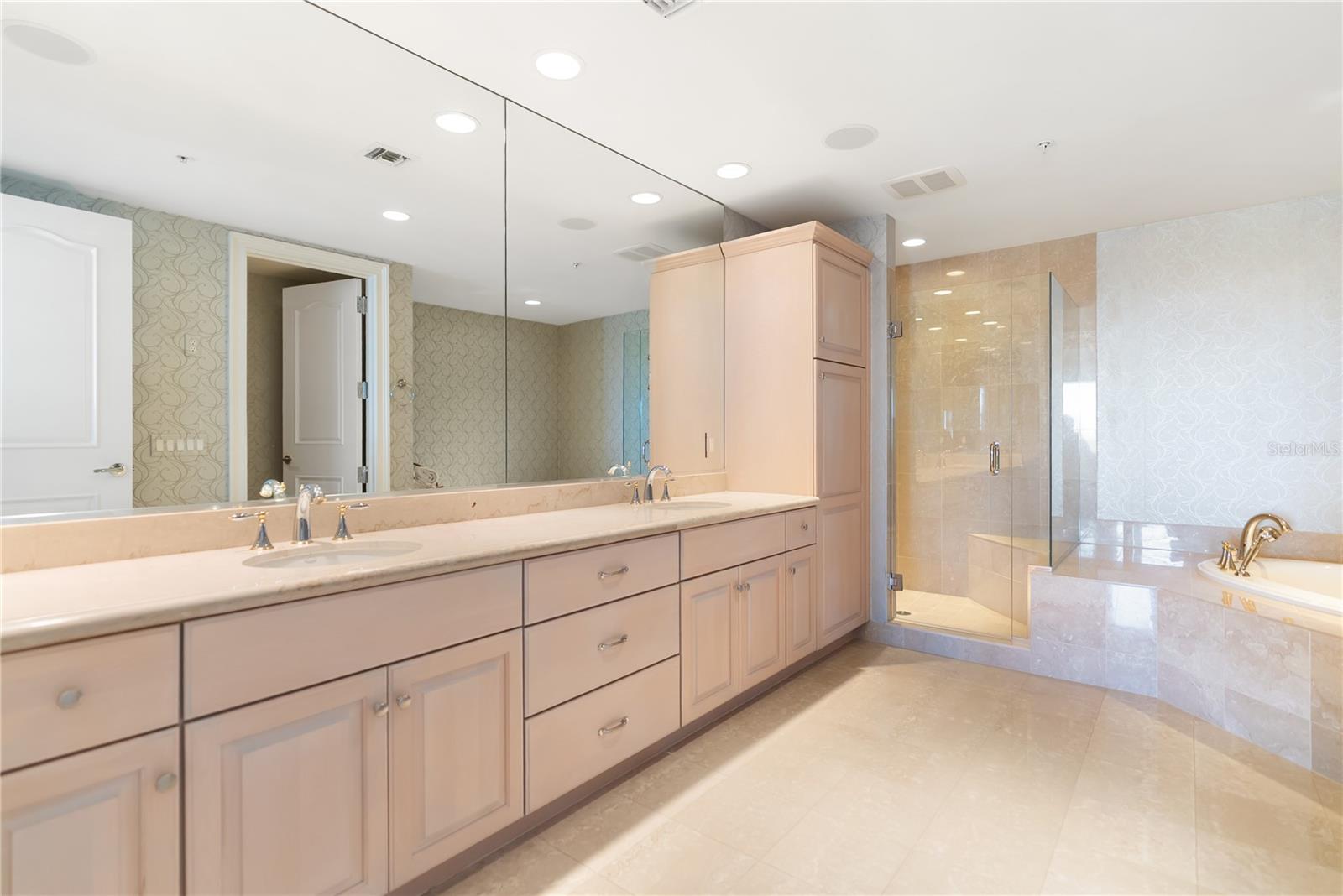 Image 18 of 34 For 1111 Ritz Carlton Drive 1603