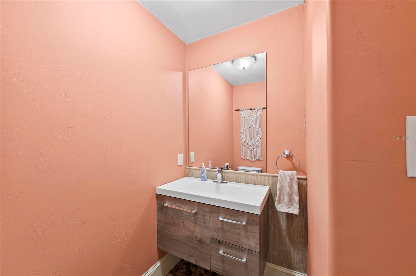 Image 25 of 88 For 941 Virginia Drive