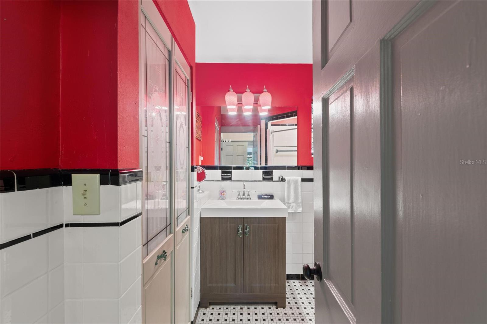 Image 42 of 88 For 941 Virginia Drive