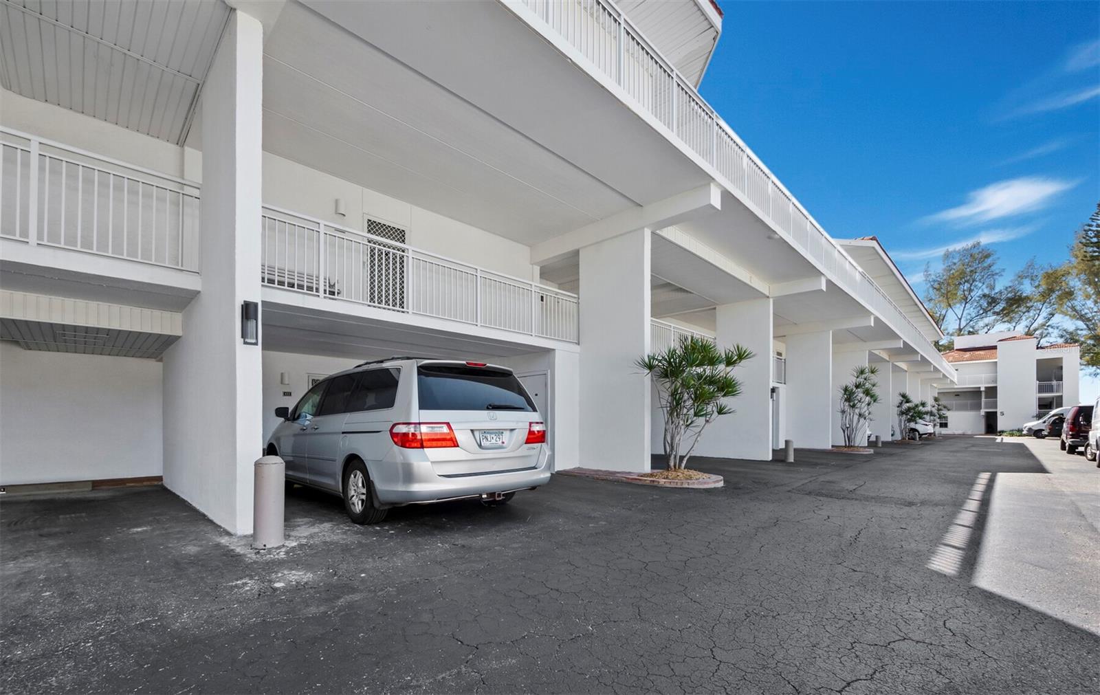 Image 18 of 36 For 5055 Gulf Of Mexico Drive 421