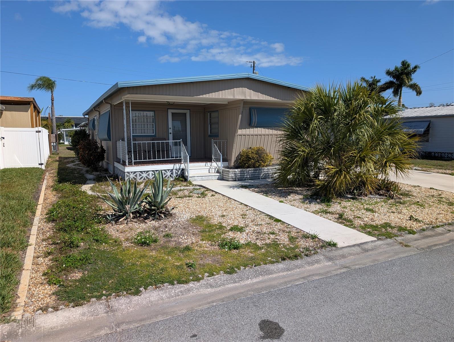 Image 2 of 14 For 107 48th Avenue Drive W