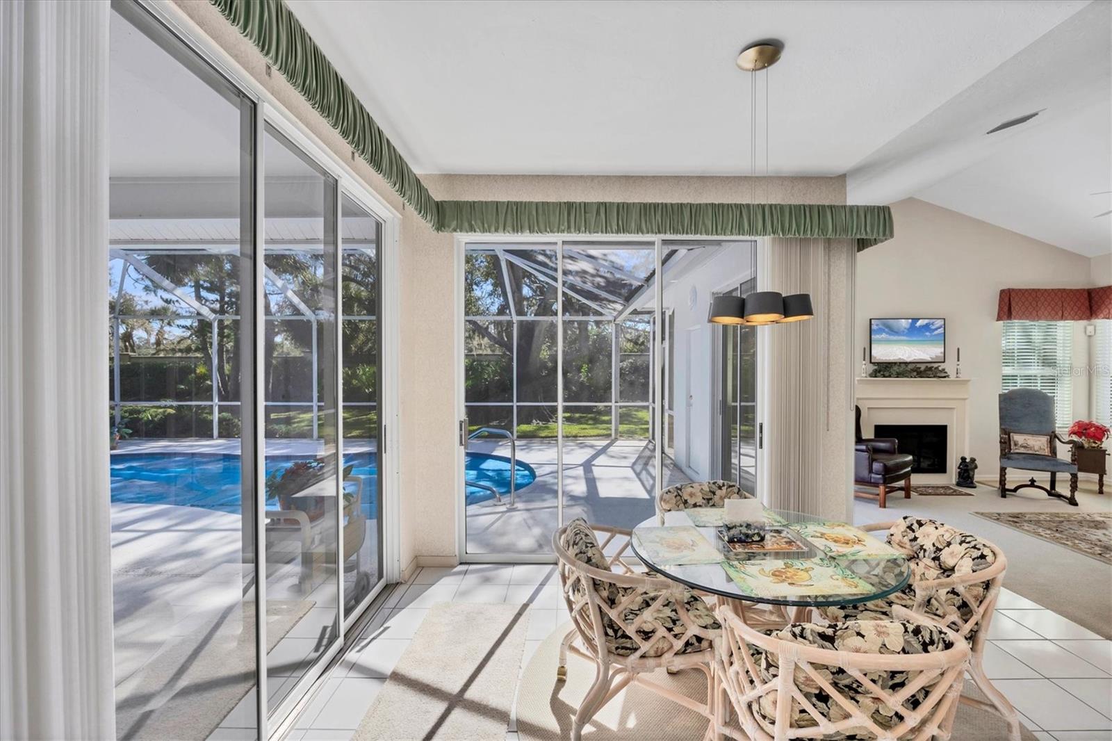 Image 12 of 37 For 8684 Woodbriar Drive