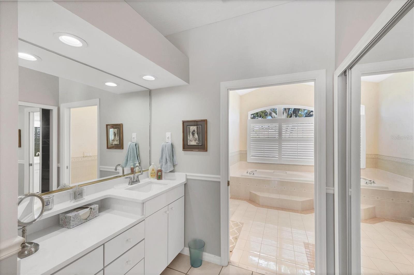 Image 14 of 37 For 8684 Woodbriar Drive