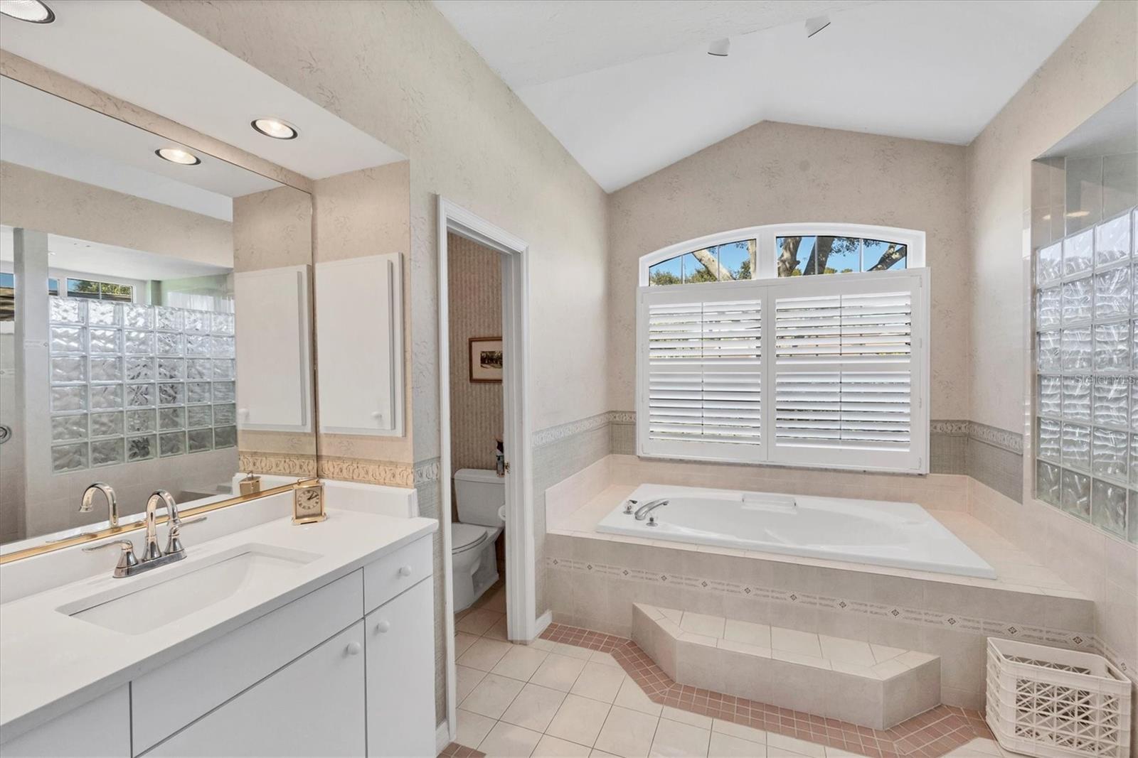 Image 16 of 37 For 8684 Woodbriar Drive