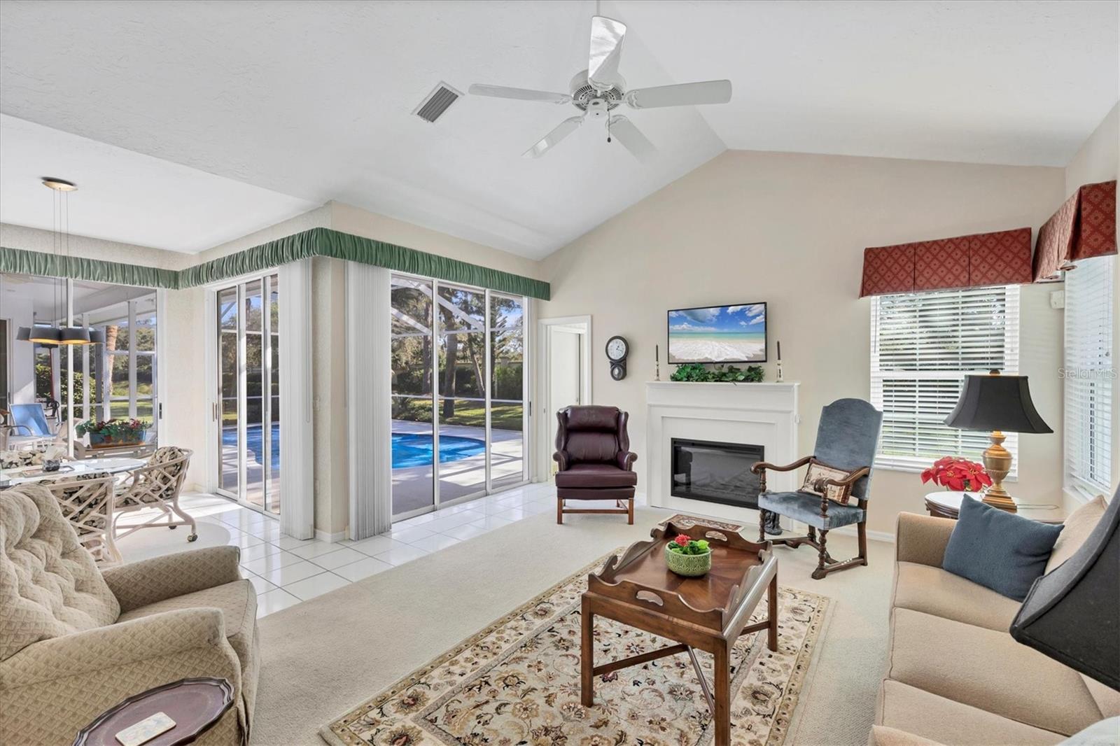 Image 5 of 37 For 8684 Woodbriar Drive