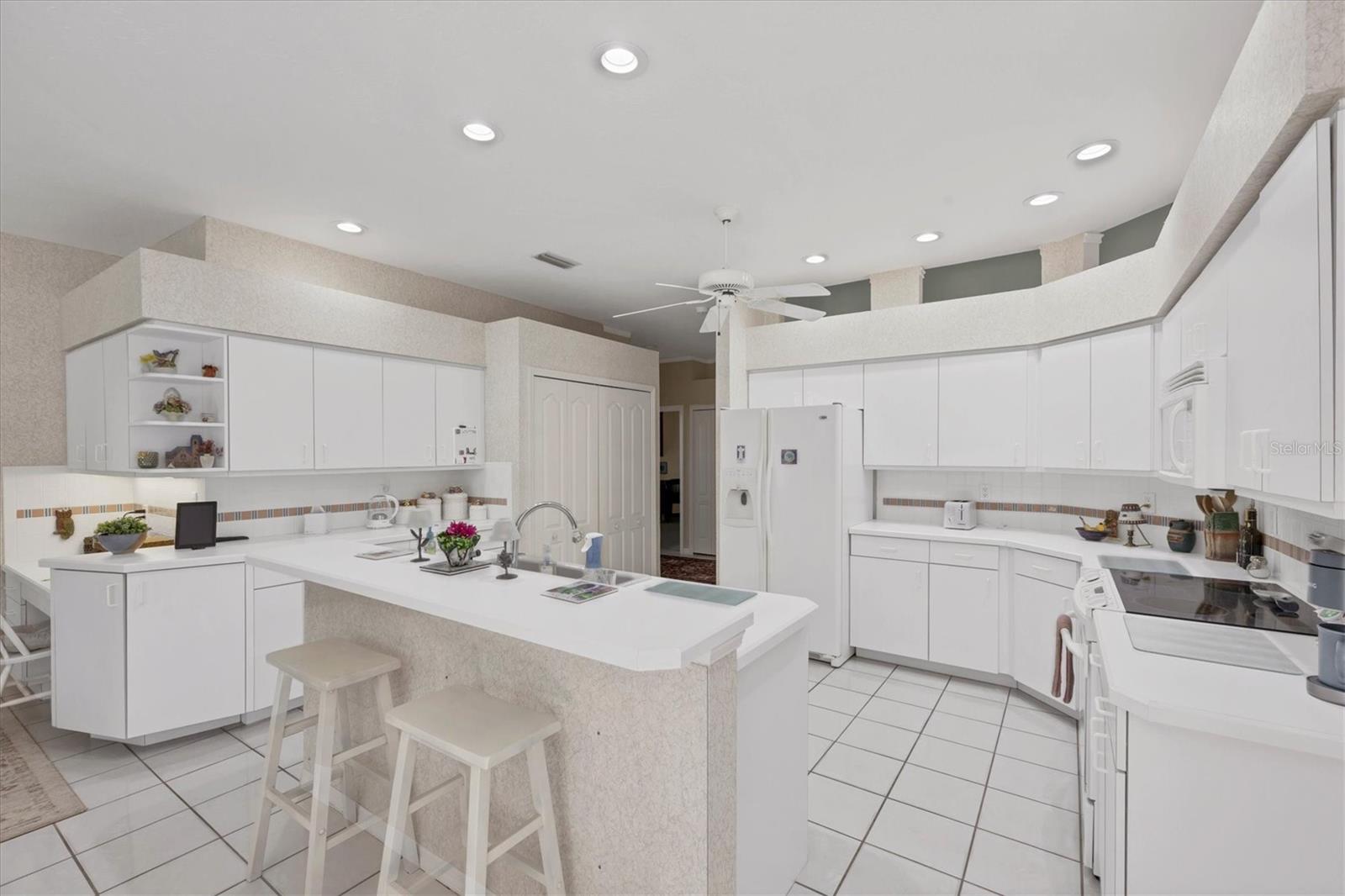 Image 8 of 37 For 8684 Woodbriar Drive