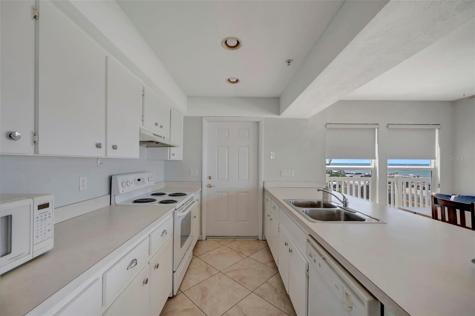 Image 12 of 53 For 1105 Gulf Drive S 2