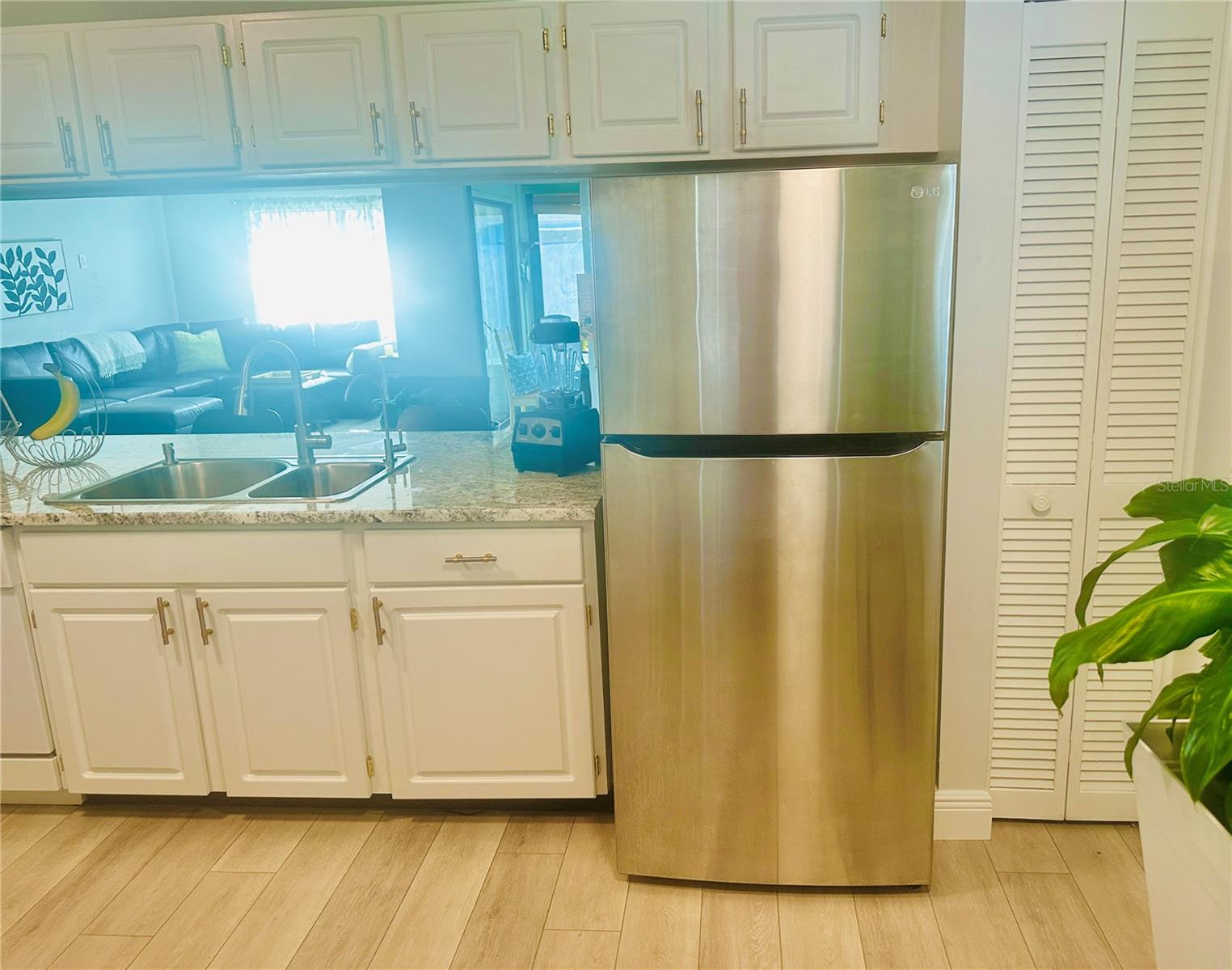 Image 13 of 43 For 5061 Barrington Circle 1302