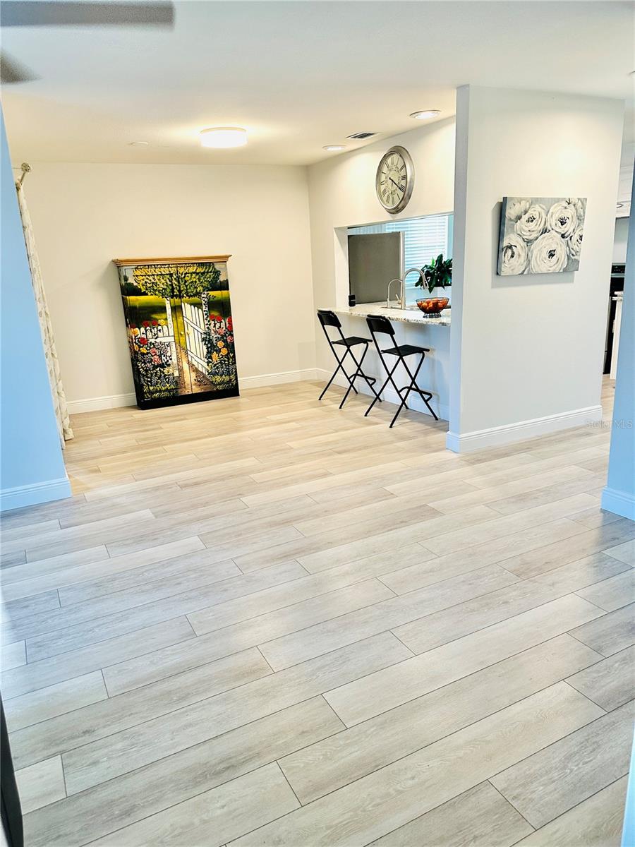 Image 15 of 43 For 5061 Barrington Circle 1302