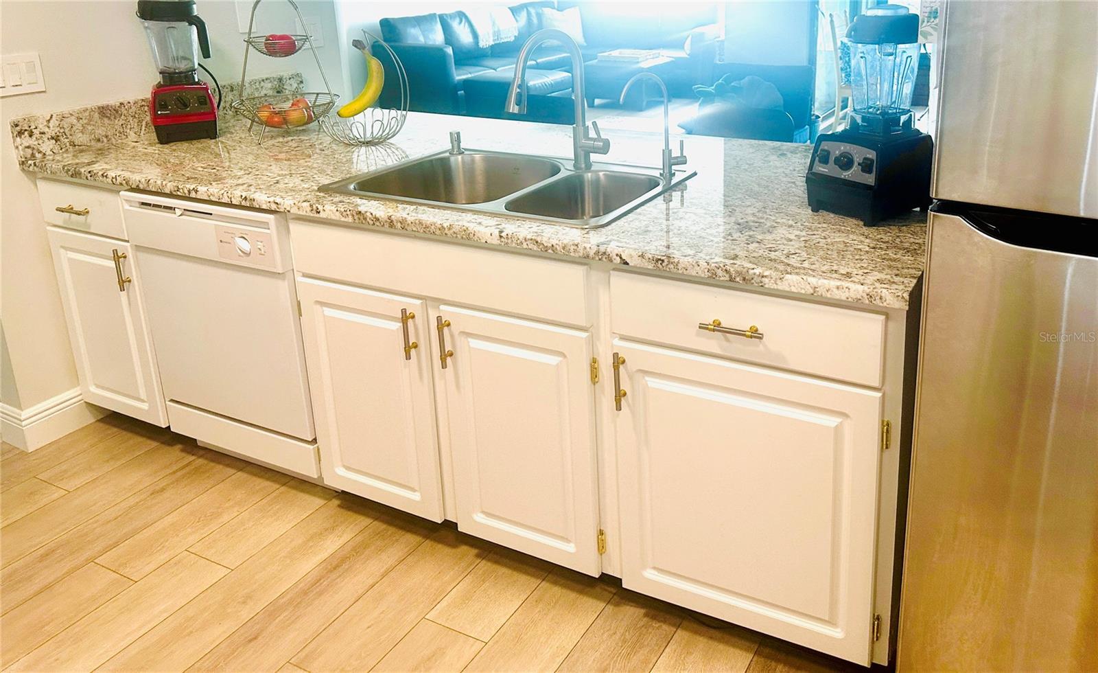 Image 5 of 43 For 5061 Barrington Circle 1302