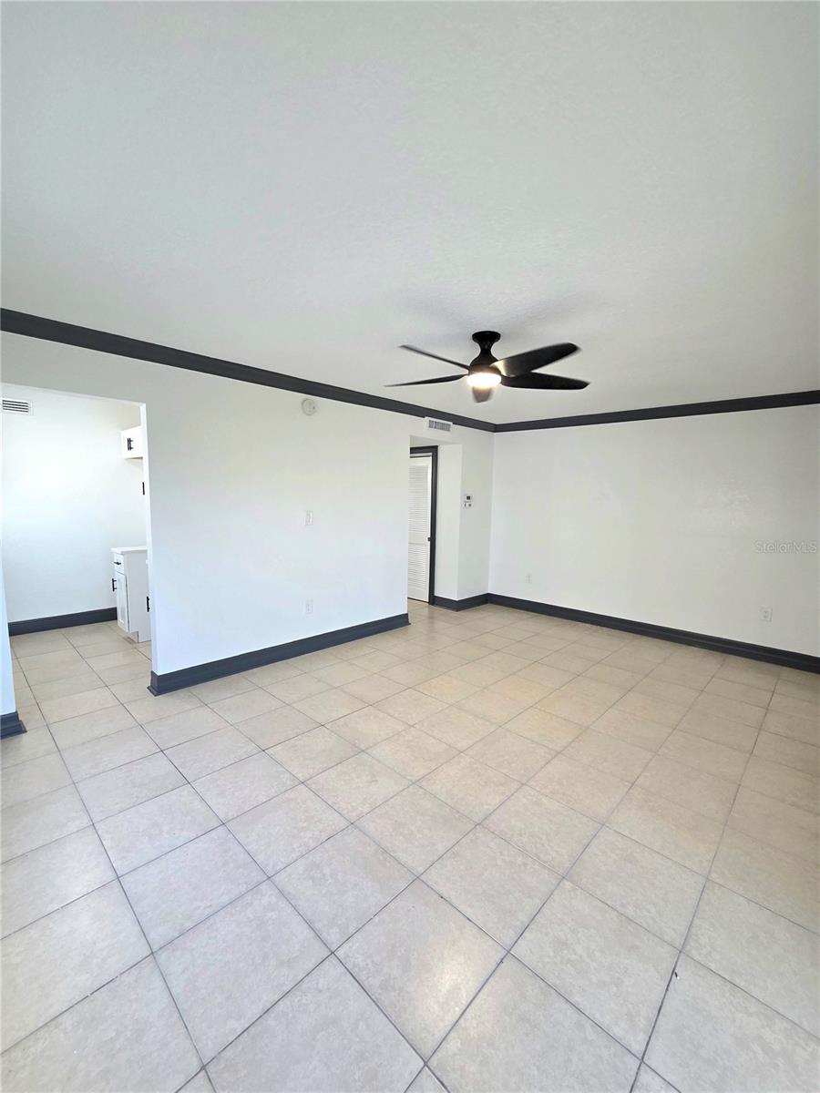 Image 14 of 36 For 10215 Manatee Avenue W 1