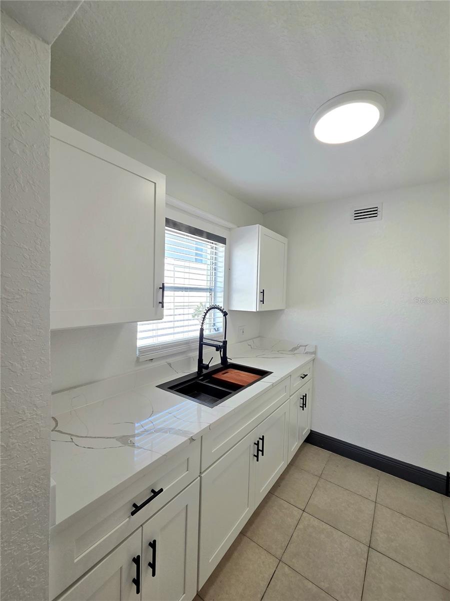 Image 17 of 36 For 10215 Manatee Avenue W 1