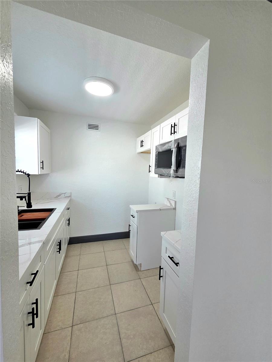 Image 18 of 36 For 10215 Manatee Avenue W 1