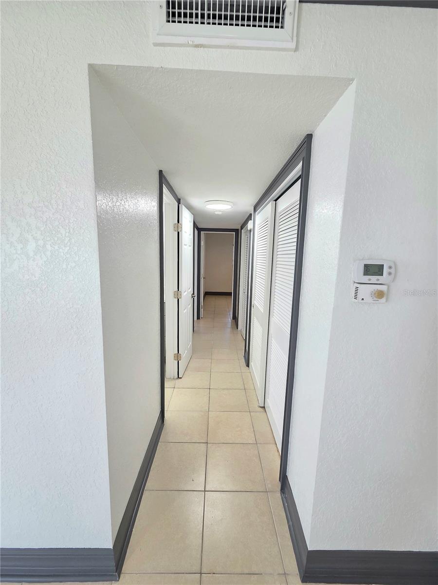 Image 19 of 36 For 10215 Manatee Avenue W 1