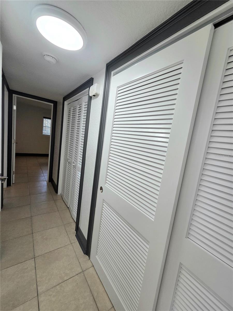 Image 20 of 36 For 10215 Manatee Avenue W 1