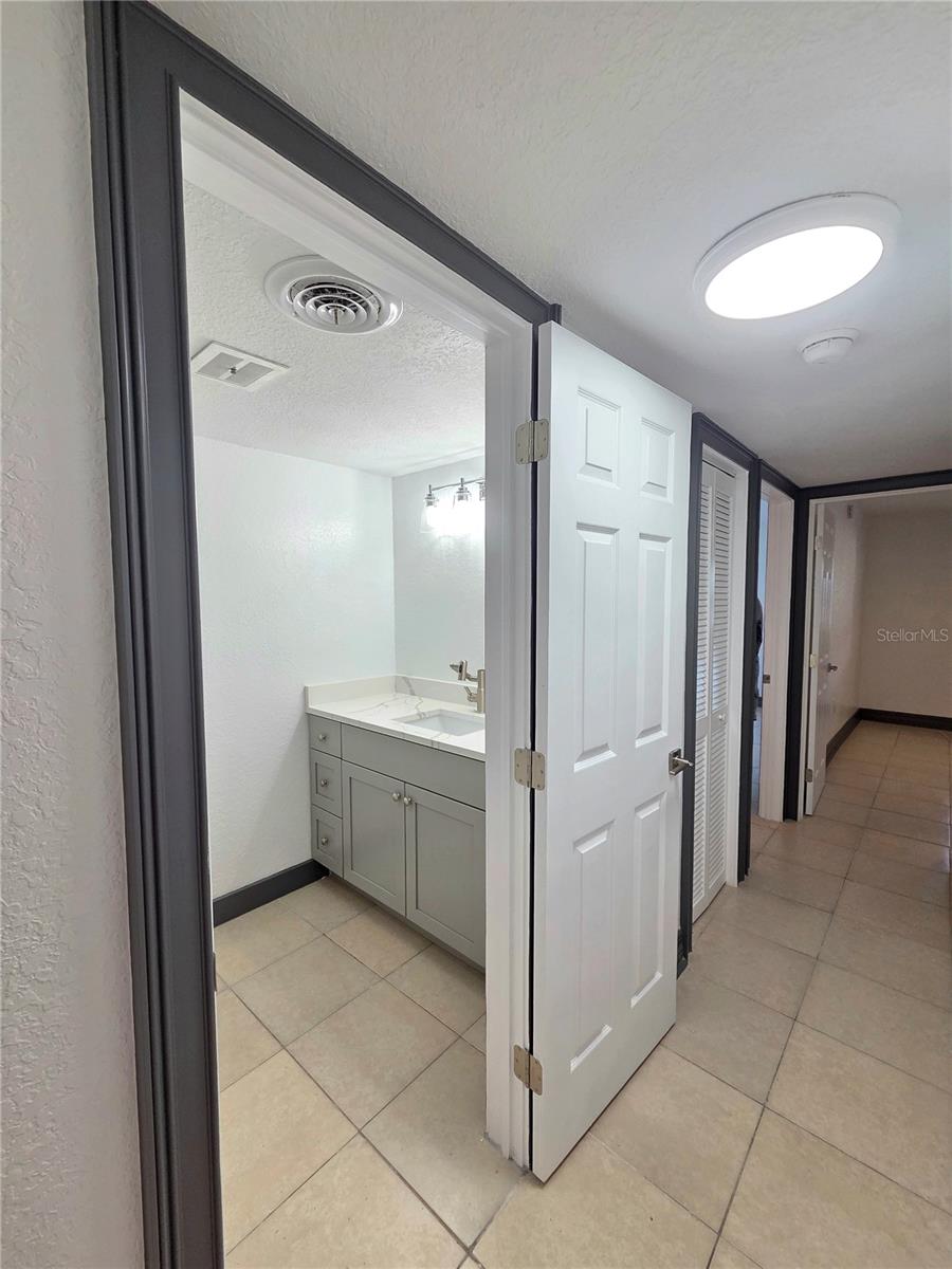 Image 21 of 36 For 10215 Manatee Avenue W 1