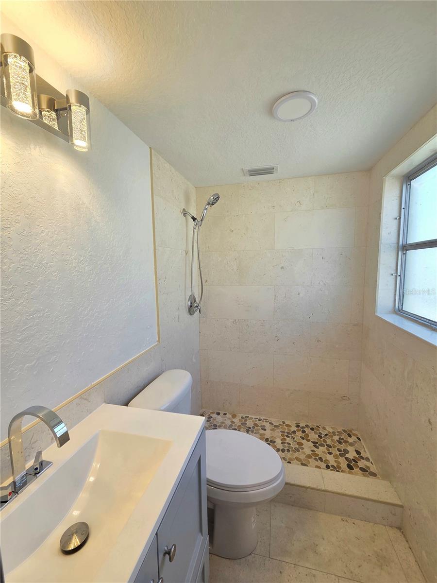 Image 28 of 36 For 10215 Manatee Avenue W 1