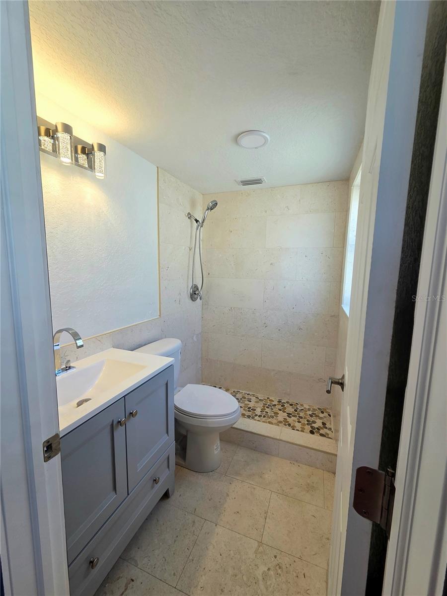 Image 29 of 36 For 10215 Manatee Avenue W 1