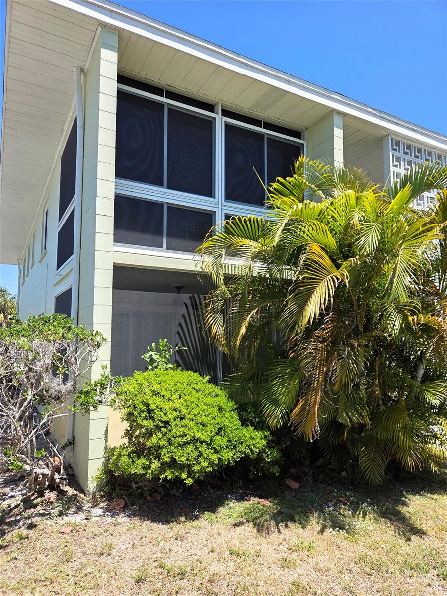 Image 3 of 36 For 10215 Manatee Avenue W 1