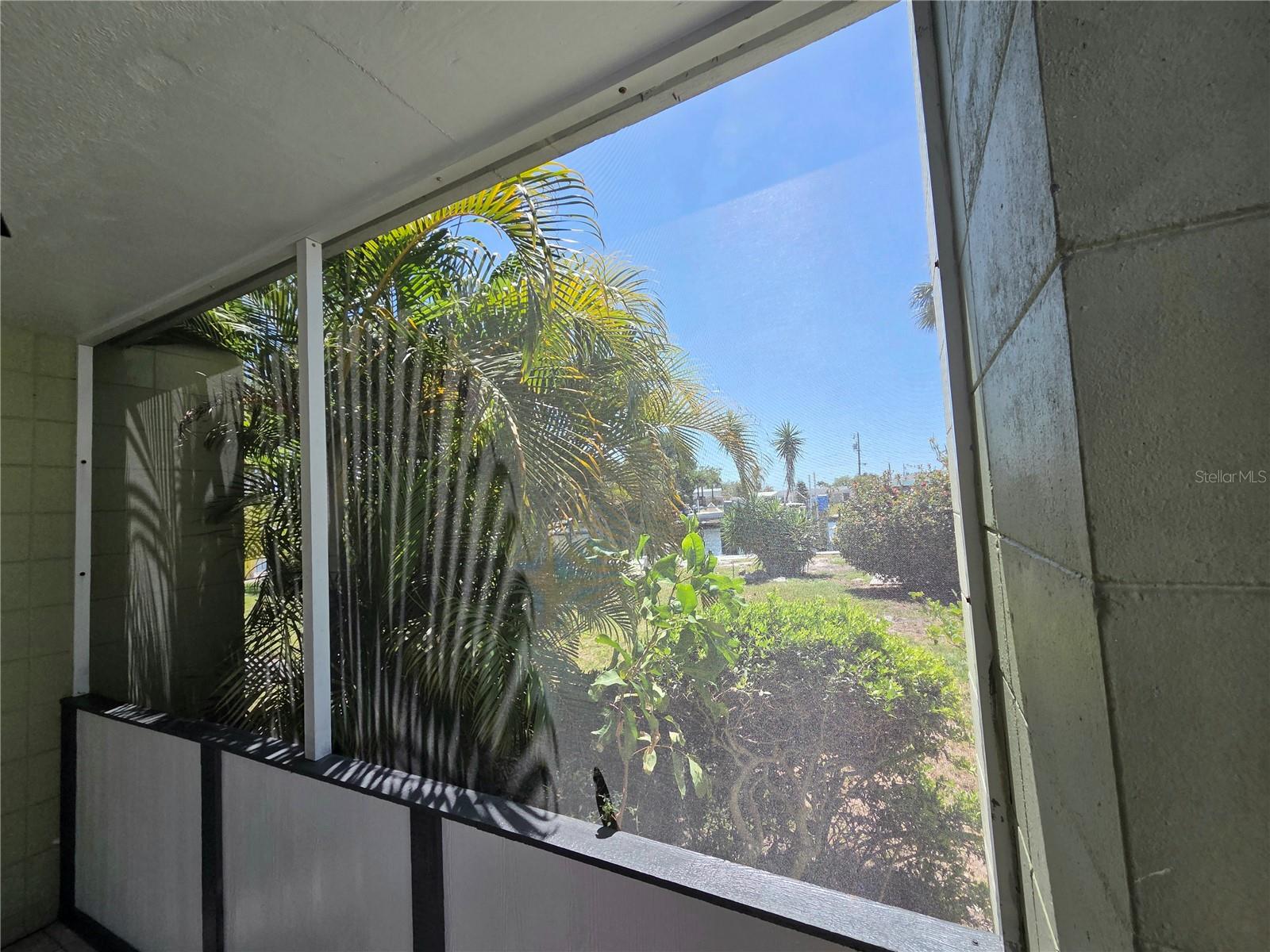 Image 32 of 36 For 10215 Manatee Avenue W 1