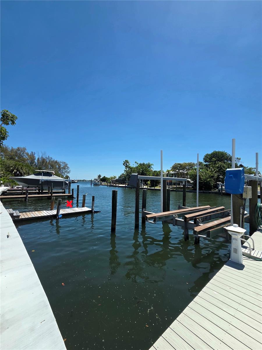 Image 8 of 36 For 10215 Manatee Avenue W 1