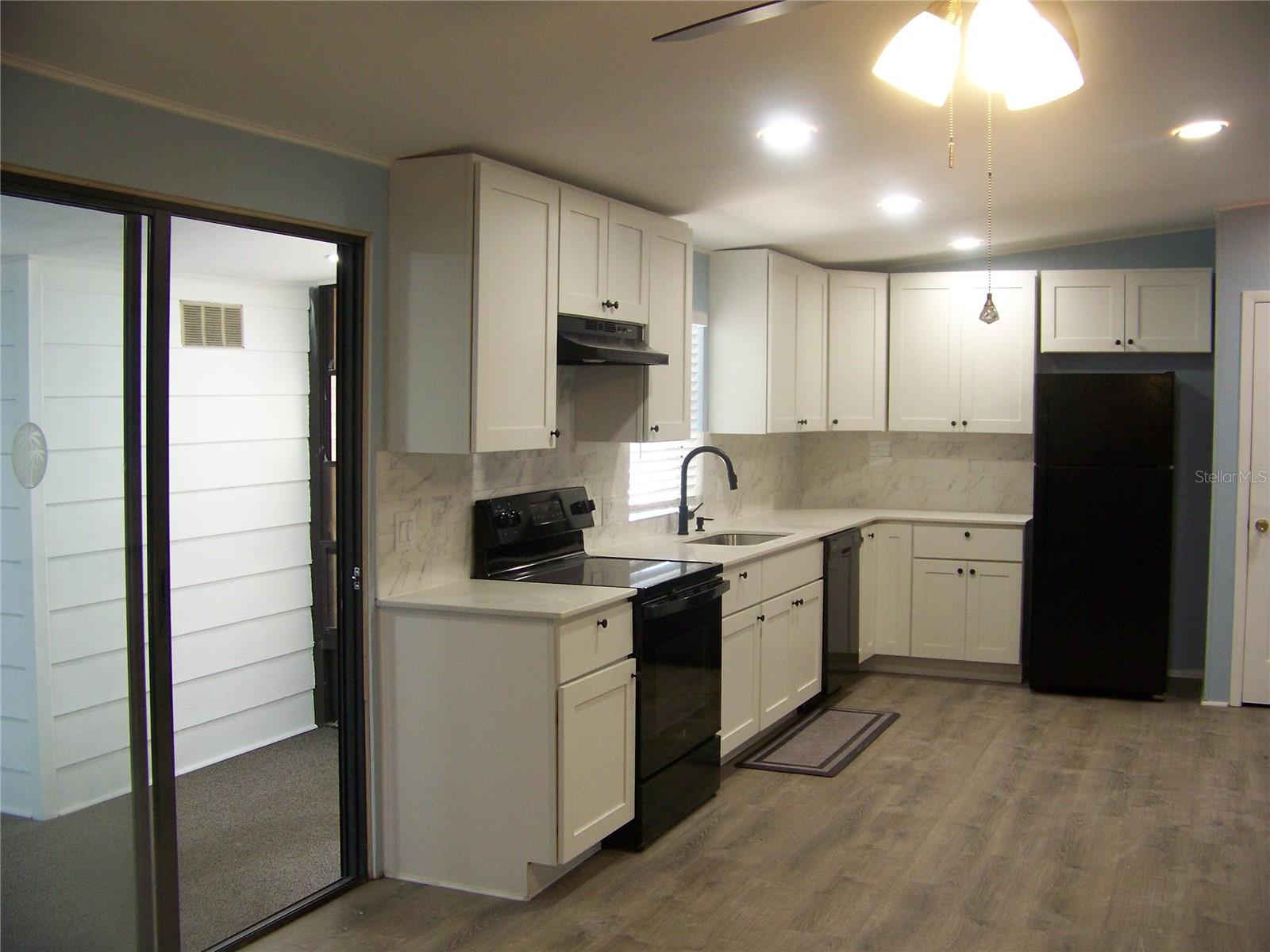 Image 25 of 60 For 15550 Burnt Store Road 101