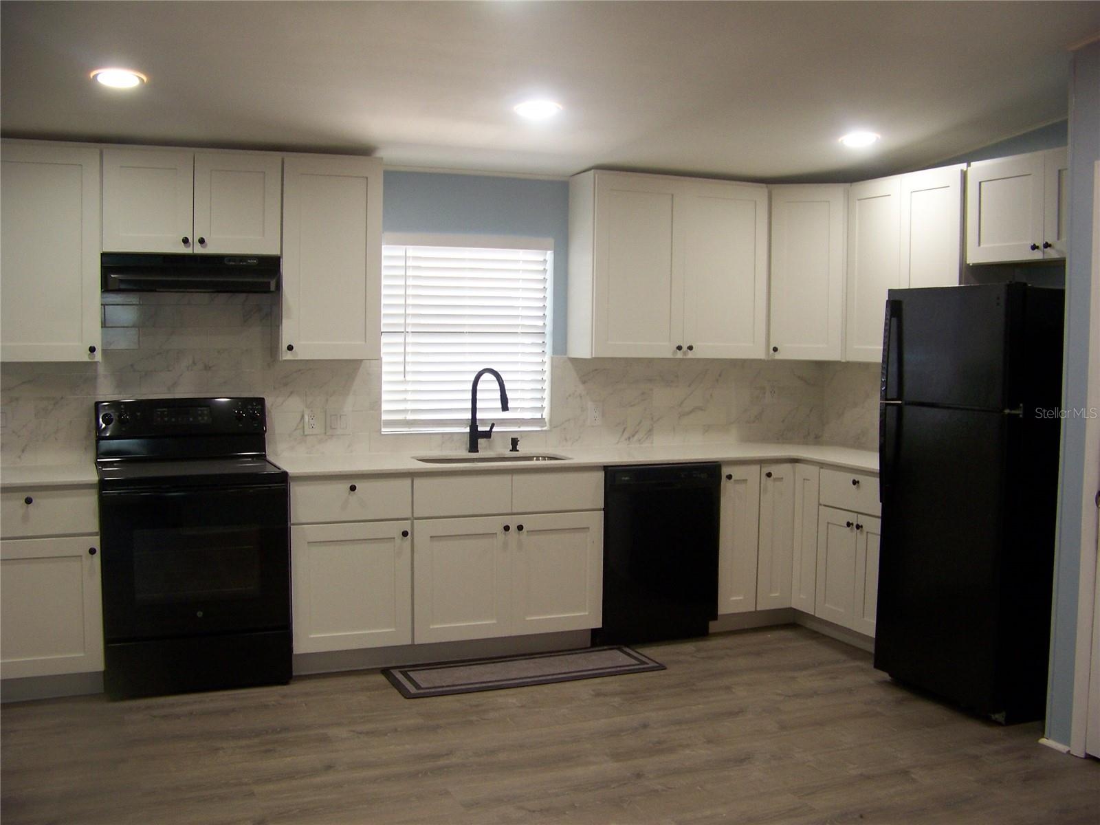 Image 27 of 60 For 15550 Burnt Store Road 101